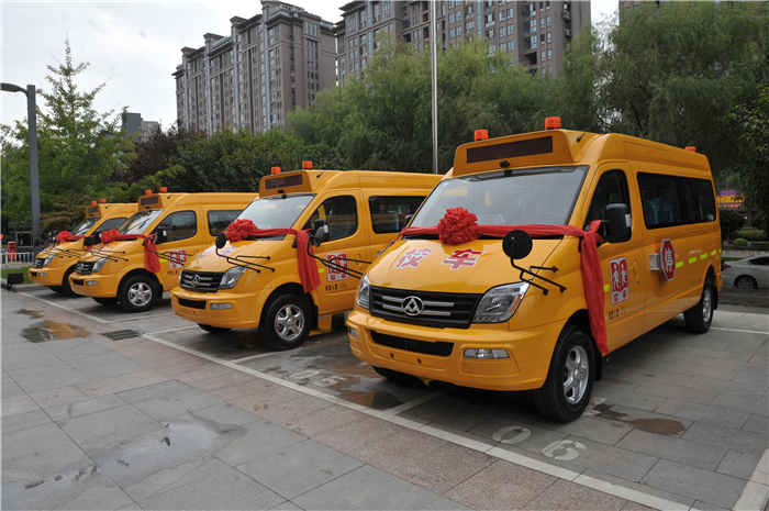 上汽集团携手上海烟草再度向陕西捐赠守护星专用校车